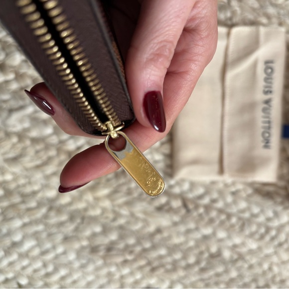 Louis Vuitton Damier Wallet Ziparound - Picture 4 of 6